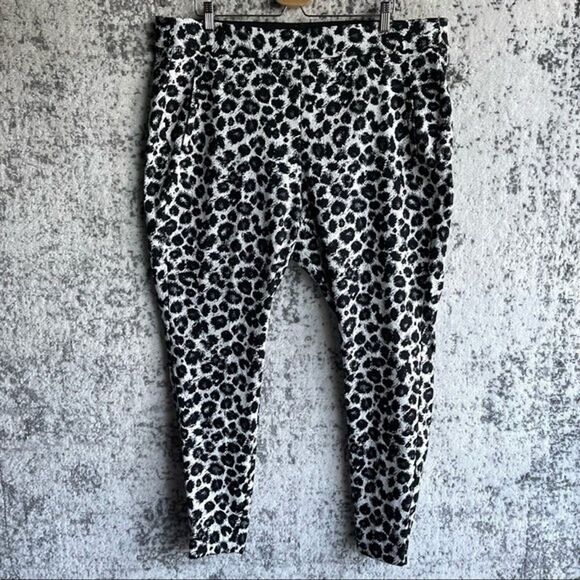 Lane Bryant The Allie Leggings Plus Size 24 Animal Print Monotone Black White - Picture 2 of 11